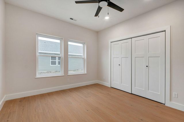 1137a N Dickerson Avenue, Springfield, MO 65803