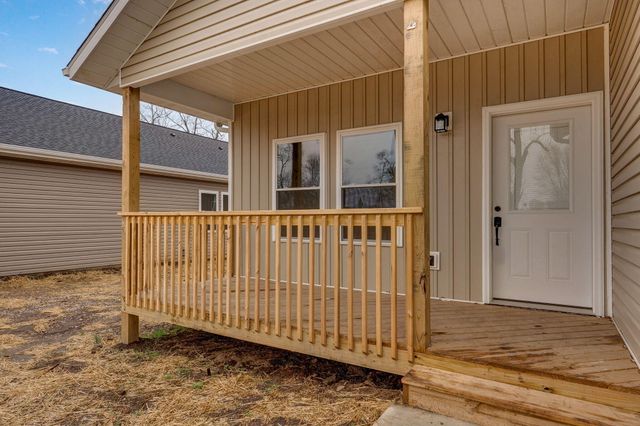 1137a N Dickerson Avenue, Springfield, MO 65803