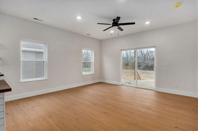 1137a N Dickerson Avenue, Springfield, MO 65803