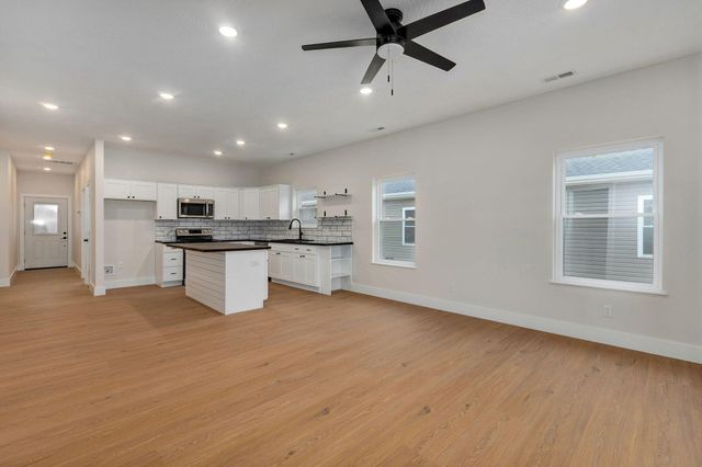 1137a N Dickerson Avenue, Springfield, MO 65803