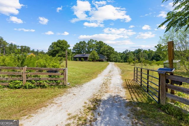 456 W McIntosh Road, Brooks, GA 30205