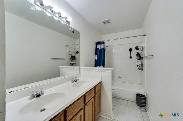 2601 Highcloud Drive, Lockhart, TX 78644
