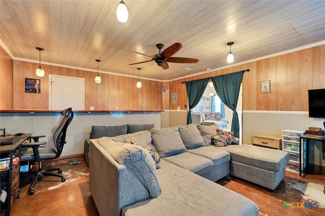 2601 Highcloud Drive, Lockhart, TX 78644