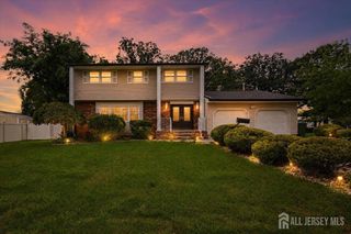 8 dusko Drive, Sayreville, NJ 08859