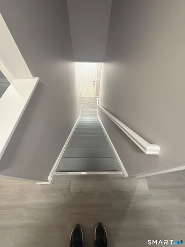 36 Sharon Road 11, Waterbury, CT 06705