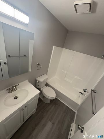 36 Sharon Road 11, Waterbury, CT 06705