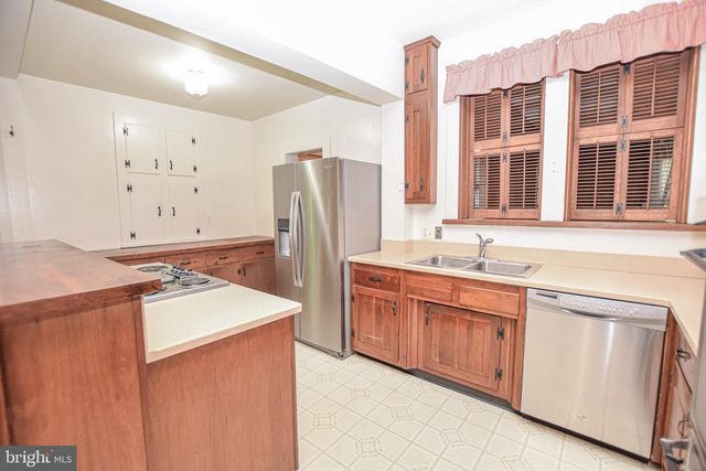 432 S CHURCH ST, Shepherdstown, WV 25443