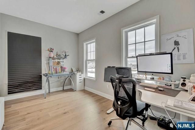 15 Roxbury Road, Mahwah, NJ 07430