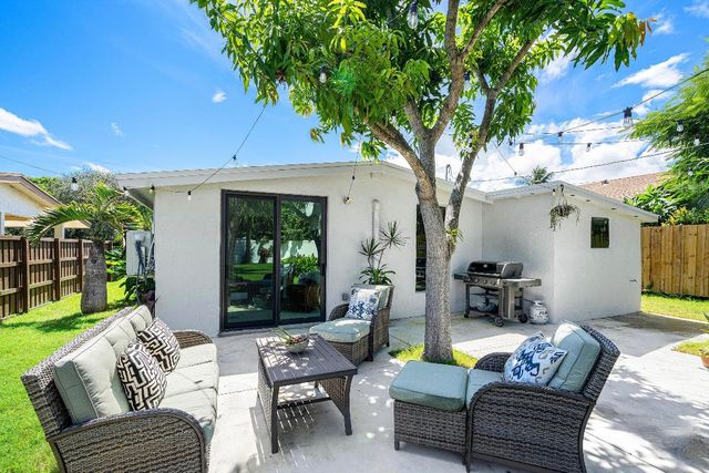 363 Glouchester Street, Boca Raton, FL 33487