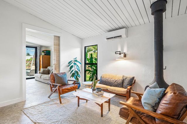 363 Glouchester Street, Boca Raton, FL 33487