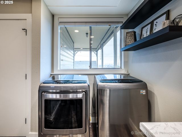 418 E C St, Rainier, OR 97048