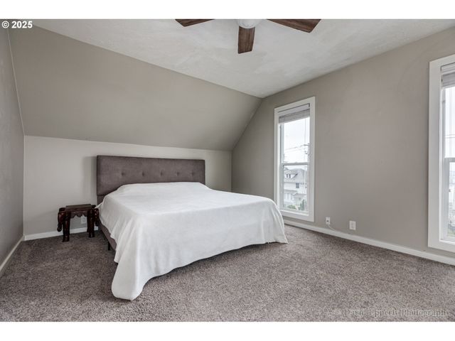 418 E C St, Rainier, OR 97048