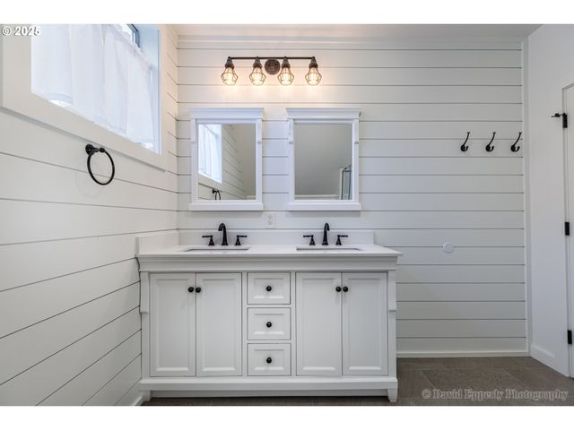 418 E C St, Rainier, OR 97048