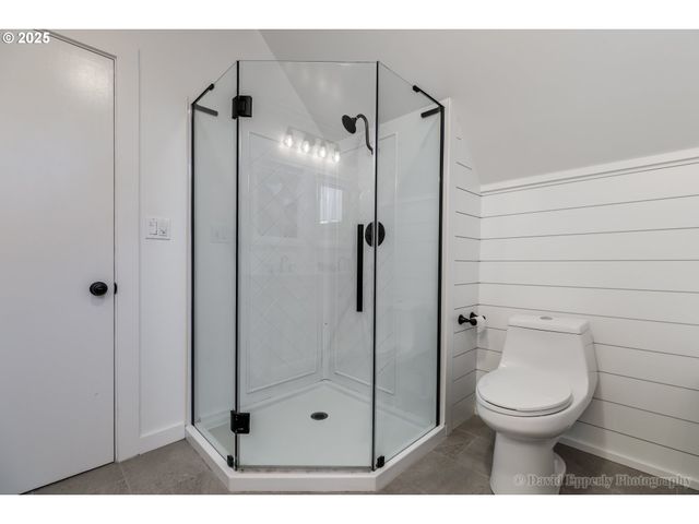 418 E C St, Rainier, OR 97048