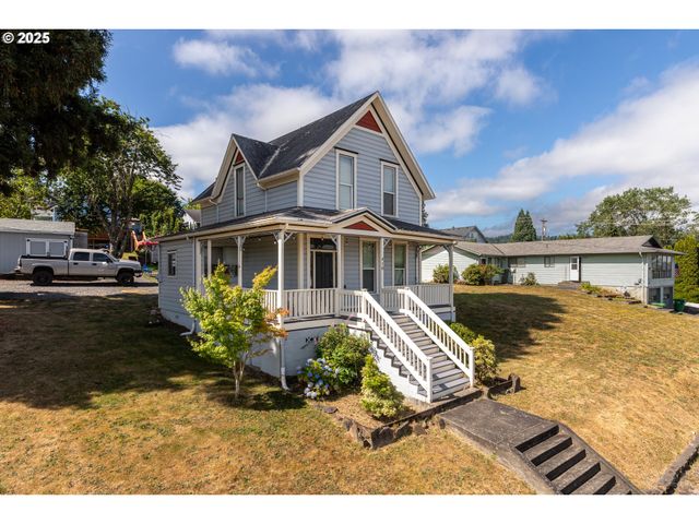 418 E C St, Rainier, OR 97048