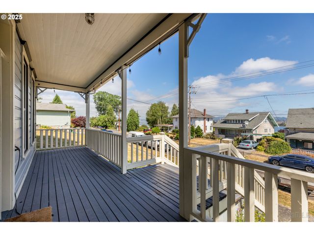 418 E C St, Rainier, OR 97048