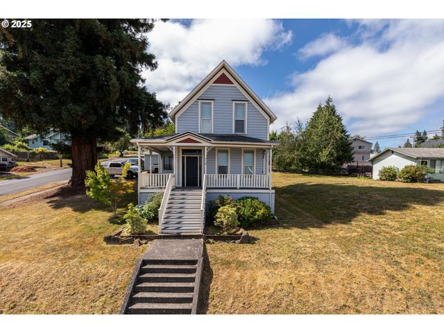 418 E C St, Rainier, OR 97048