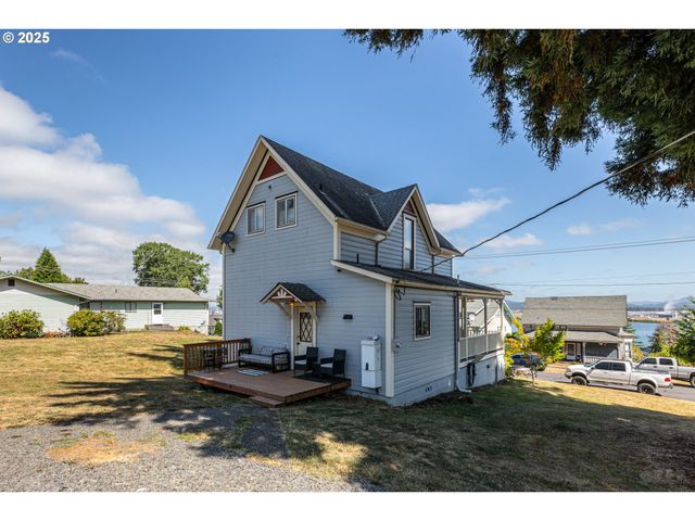 418 E C St, Rainier, OR 97048