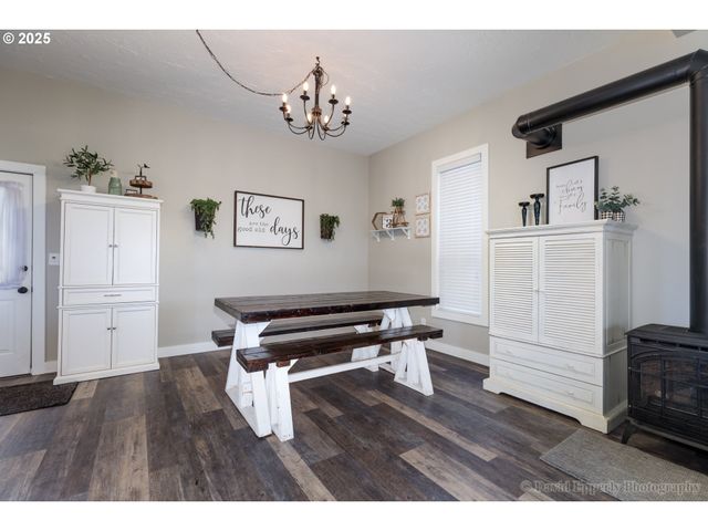 418 E C St, Rainier, OR 97048