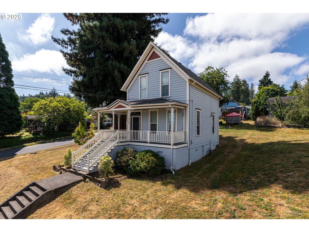 418 E C St, Rainier, OR 97048