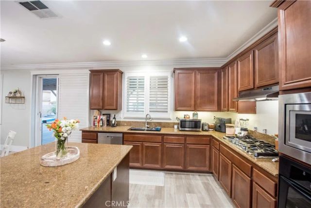 6674 Ashford Mill Court, Eastvale, CA 92880