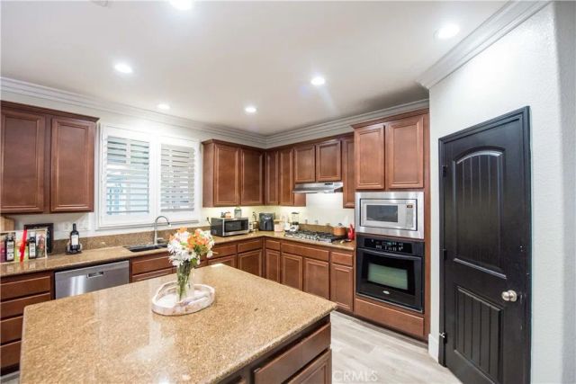 6674 Ashford Mill Court, Eastvale, CA 92880