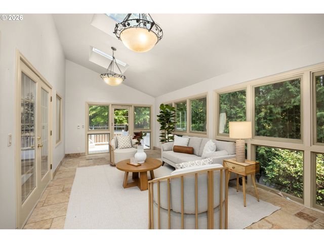 711 KENOLA Ct, Lake Oswego, OR 97034