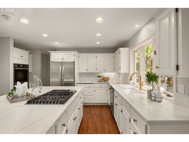 711 KENOLA Ct, Lake Oswego, OR 97034