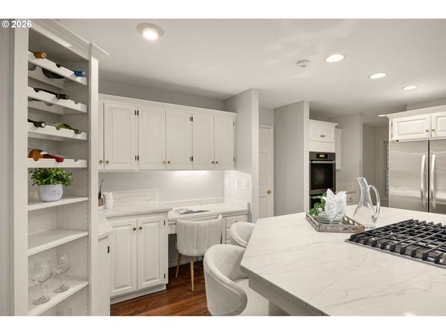 711 KENOLA Ct, Lake Oswego, OR 97034