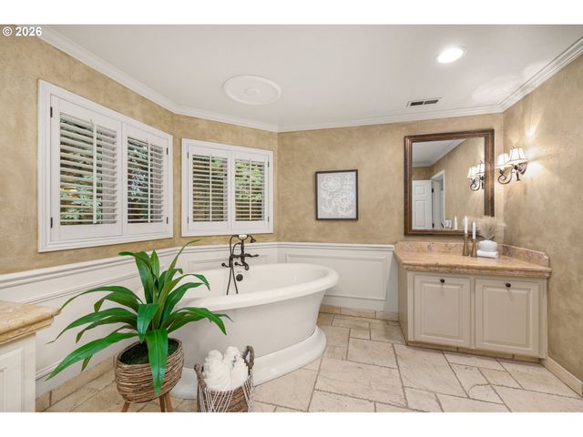 711 KENOLA Ct, Lake Oswego, OR 97034