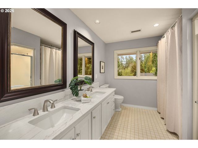 711 KENOLA Ct, Lake Oswego, OR 97034