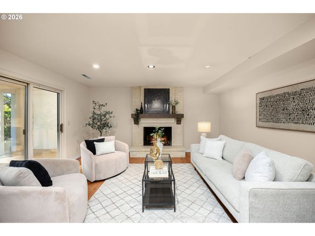 711 KENOLA Ct, Lake Oswego, OR 97034