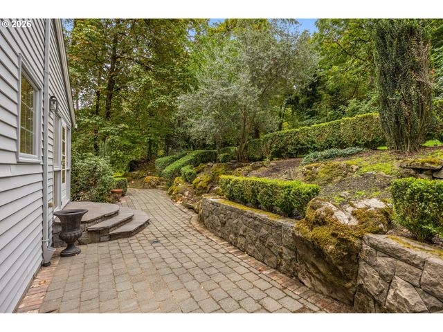 711 KENOLA Ct, Lake Oswego, OR 97034