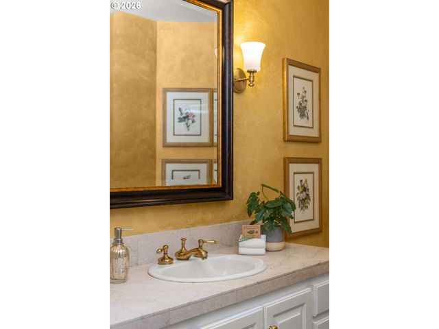 711 KENOLA Ct, Lake Oswego, OR 97034