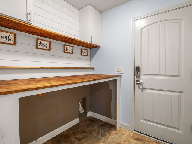 618 Chastine Drive, Spartanburg, SC 29301