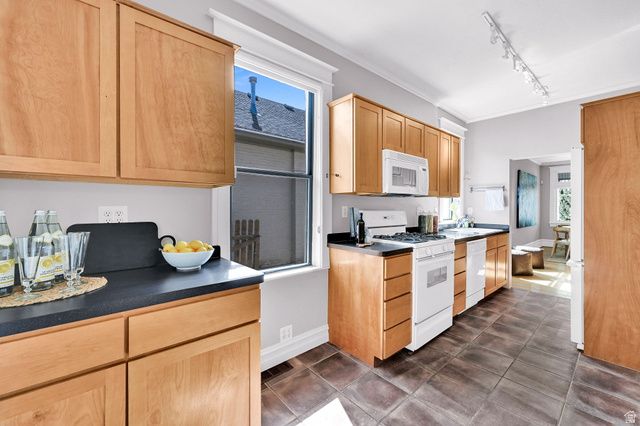 943 S MCCLELLAND ST, Salt Lake City, UT 84105