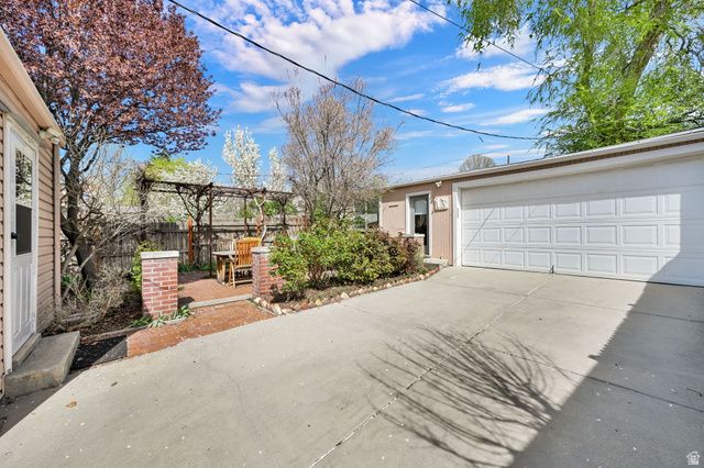 943 S MCCLELLAND ST, Salt Lake City, UT 84105