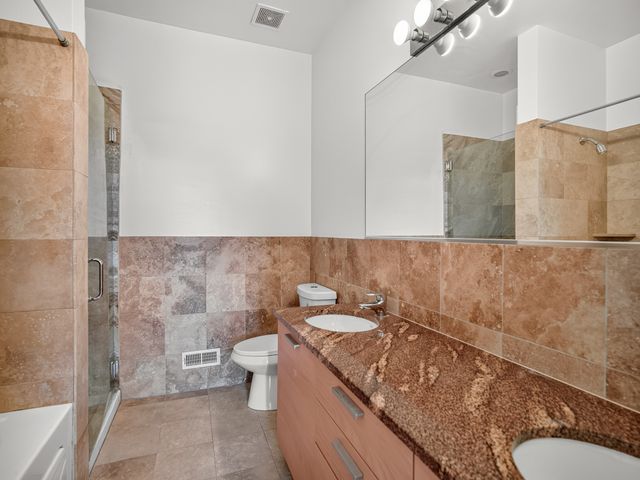 4322 S Berkeley Avenue 2, Chicago, IL 60653