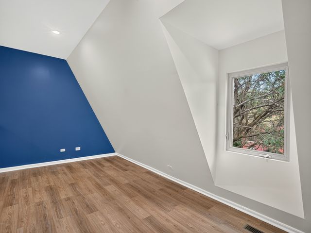 4322 S Berkeley Avenue 2, Chicago, IL 60653