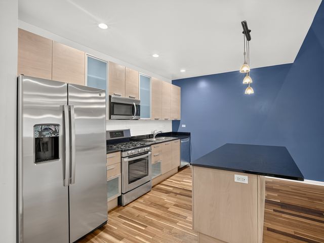 4322 S Berkeley Avenue 2, Chicago, IL 60653