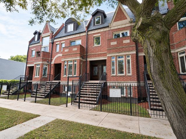 4322 S Berkeley Avenue 2, Chicago, IL 60653
