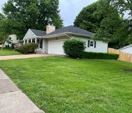 1219 Royal Oaks Drive, Davenport, IA 52806