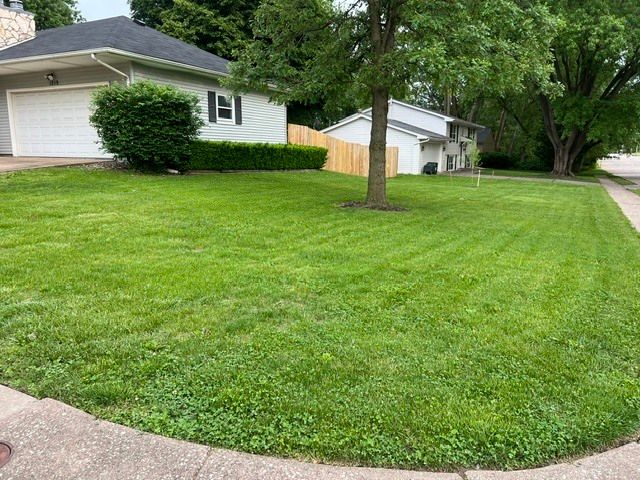 1219 Royal Oaks Drive, Davenport, IA 52806
