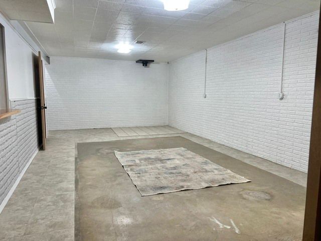 1219 Royal Oaks Drive, Davenport, IA 52806