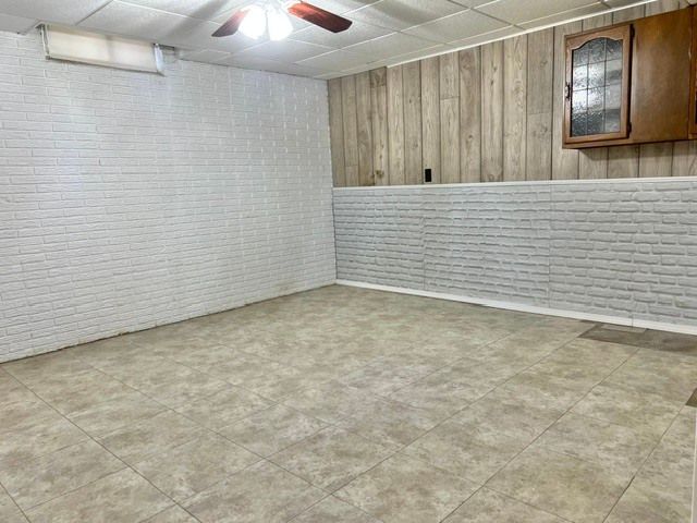 1219 Royal Oaks Drive, Davenport, IA 52806