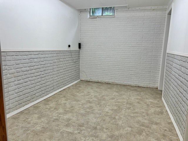 1219 Royal Oaks Drive, Davenport, IA 52806