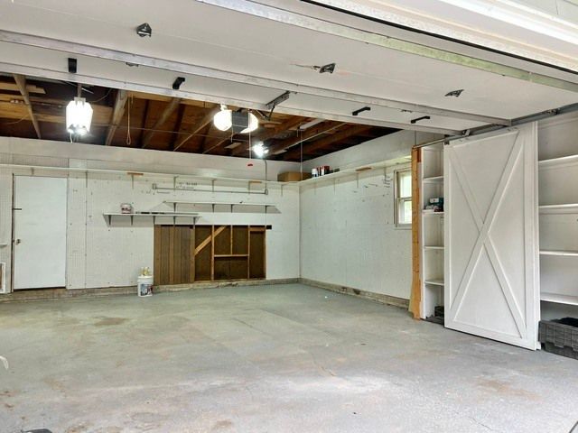 1219 Royal Oaks Drive, Davenport, IA 52806