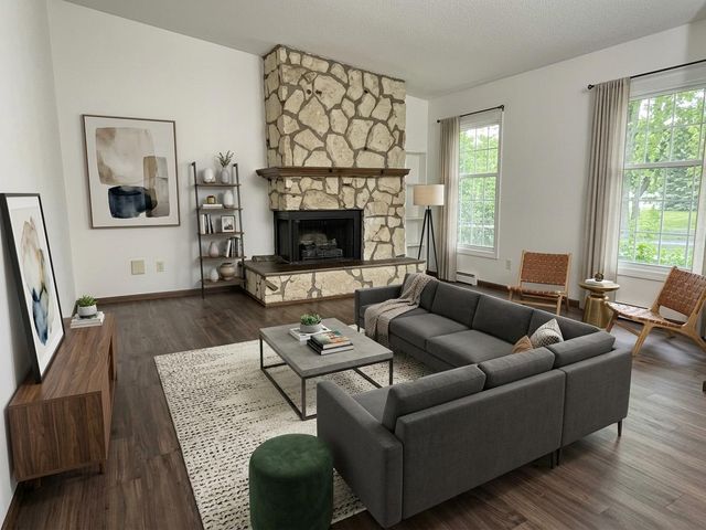 1219 Royal Oaks Drive, Davenport, IA 52806