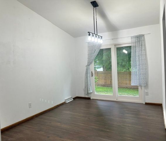 1219 Royal Oaks Drive, Davenport, IA 52806