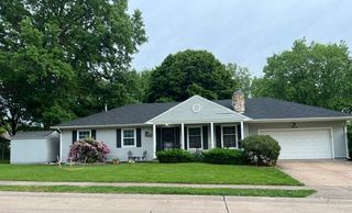 1219 Royal Oaks Drive, Davenport, IA 52806